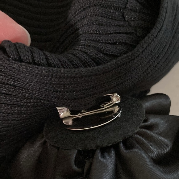 Unbranded, One Shoulder Black Ribbed Knit top, with Neck band with Rose - Picture 8 of 8